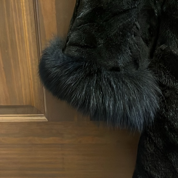 Women's size S/M Black Reversible 3/4 length Beaver coat with hood. Like new - Picture 8 of 8